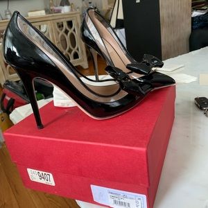 Brand new Valentino pointed heel